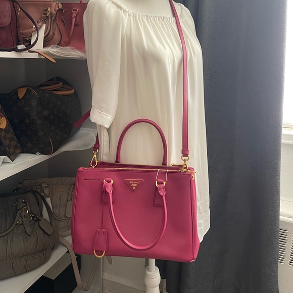 ๐PRADA Saffiano Lux FUXIA two way bag๐ - Picture 16 of 17